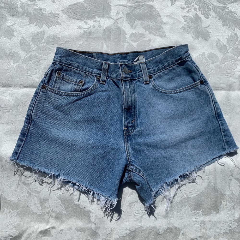 577 Levis boyfriend shorts cut offs